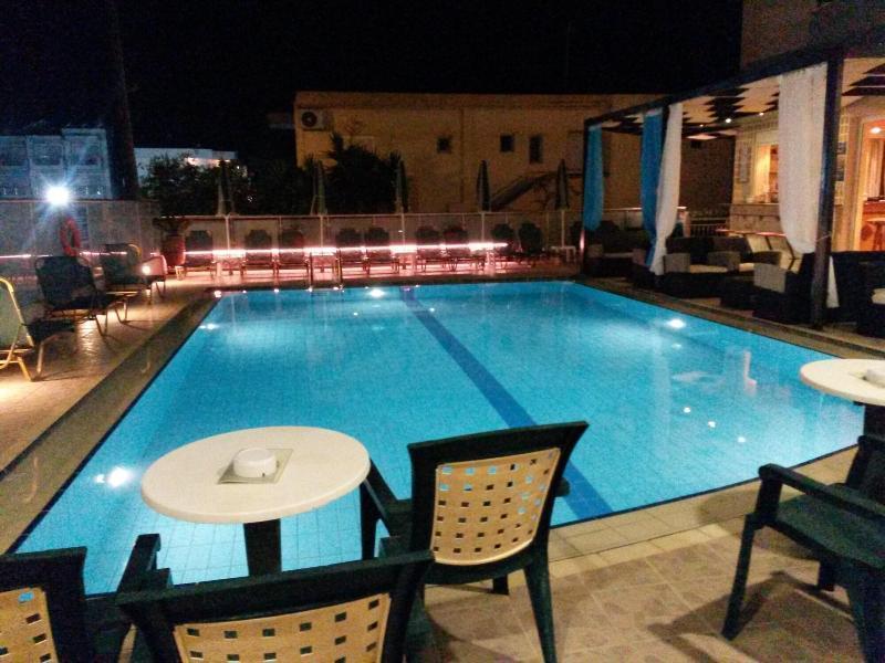 Zannis Hotel 罗希姆诺 外观 照片