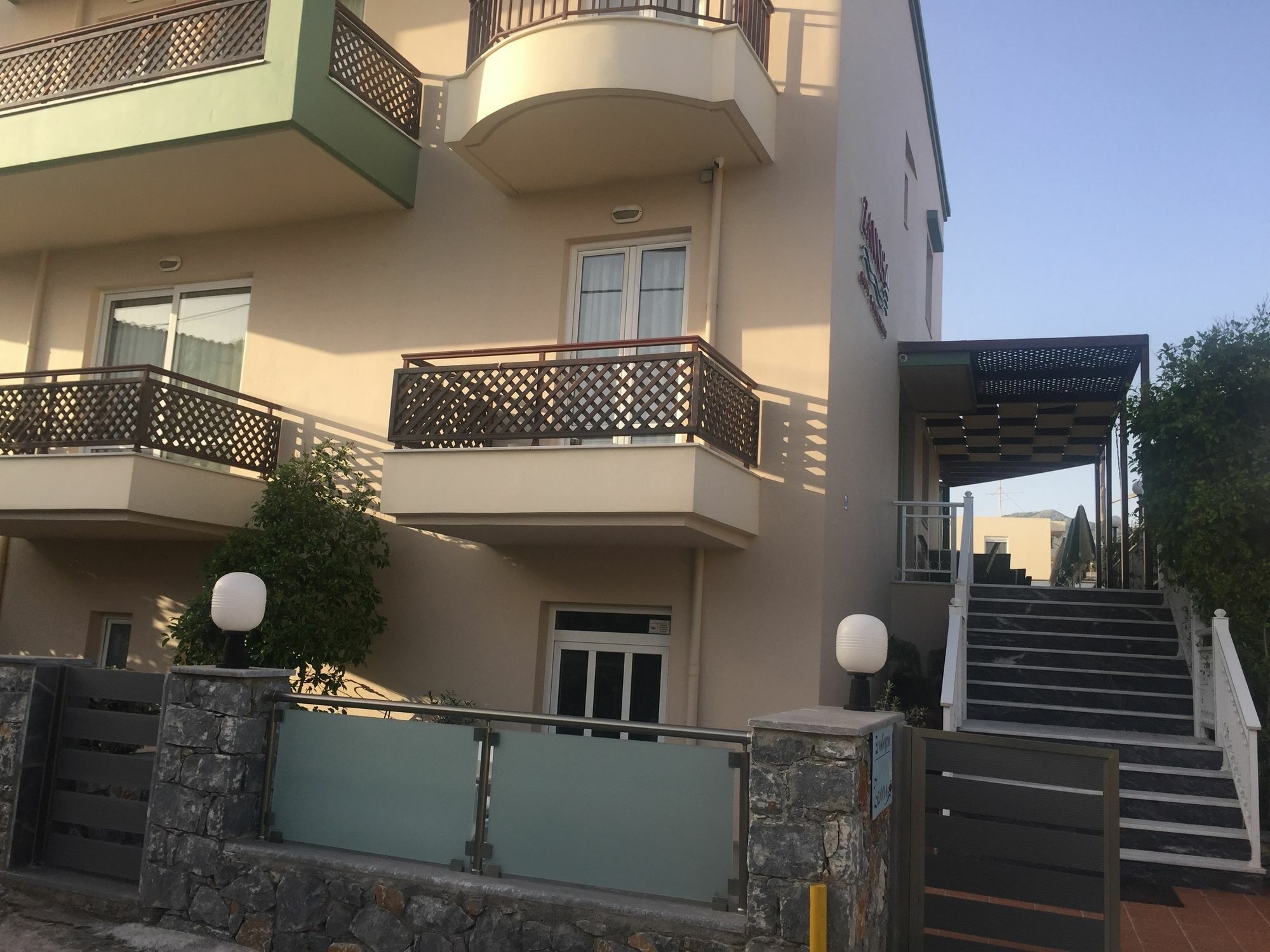 Zannis Hotel 罗希姆诺 外观 照片