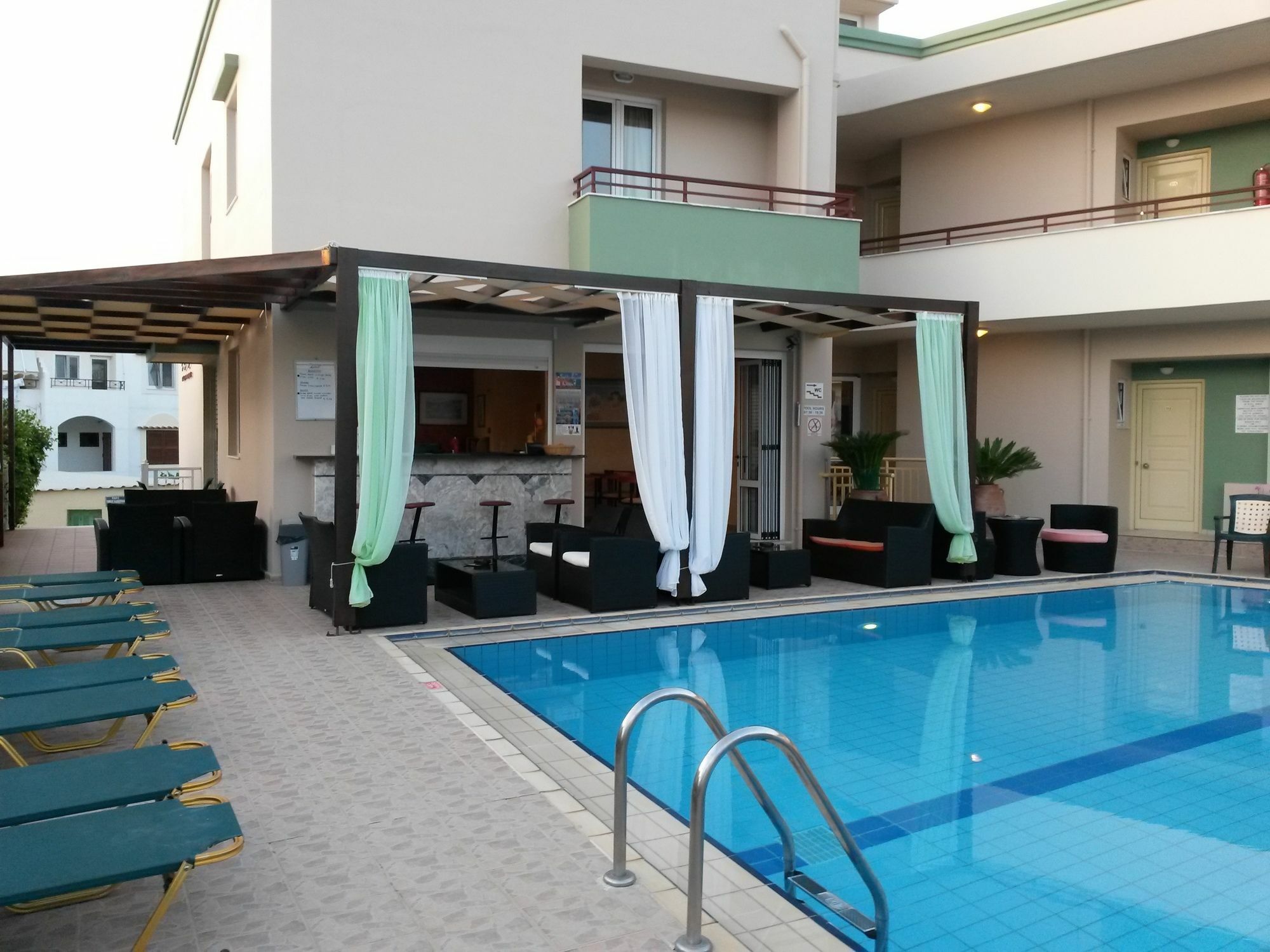 Zannis Hotel 罗希姆诺 外观 照片